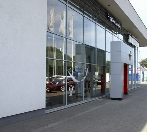 fasada-aluminiowa-Salon-samochodowy-Nissan-rolex-zielona-gora